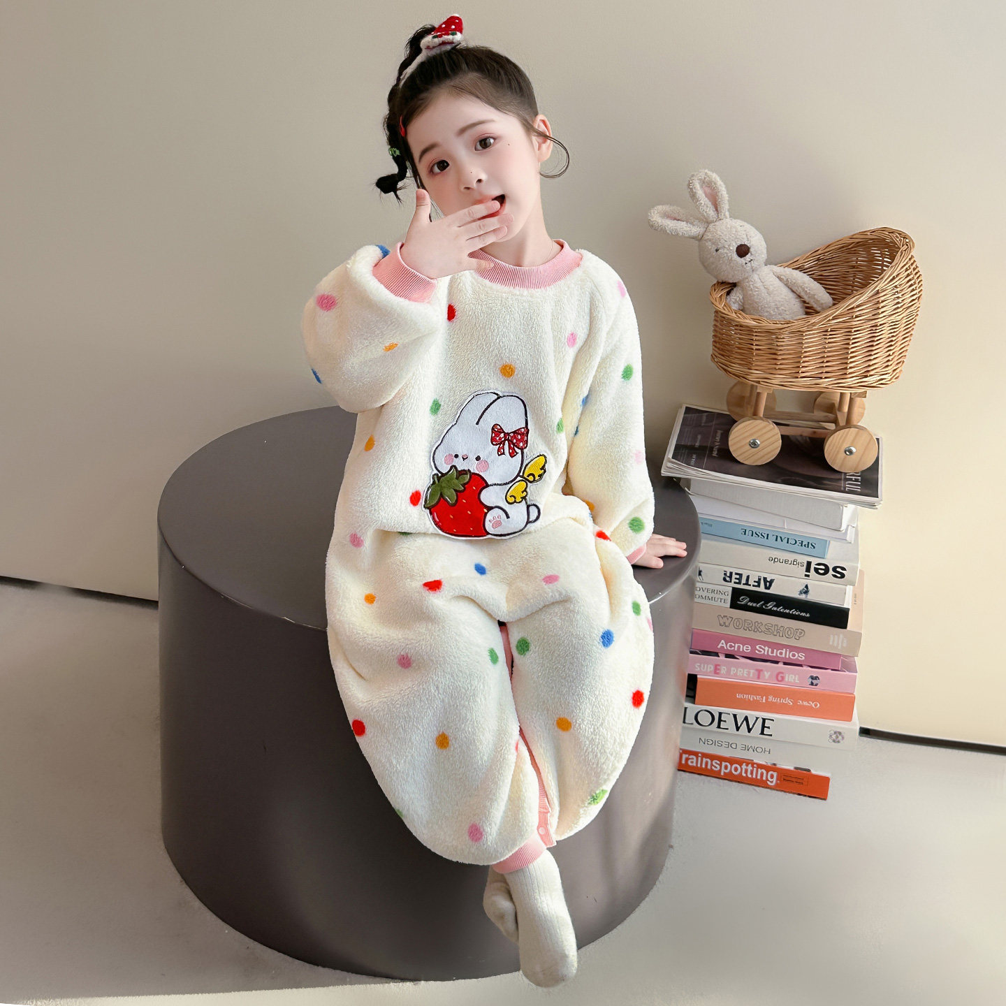 女童连体睡衣秋冬季2026新款法兰绒家居服女宝宝珊瑚绒儿童款睡袋