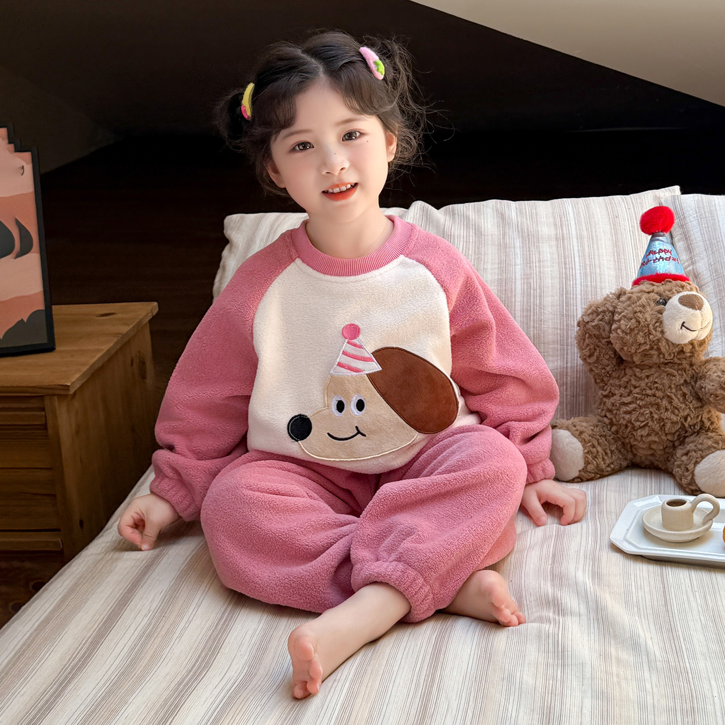 女童睡衣套装2025新款秋冬法兰绒家居服保暖休闲珊瑚绒可爱奥粒绒