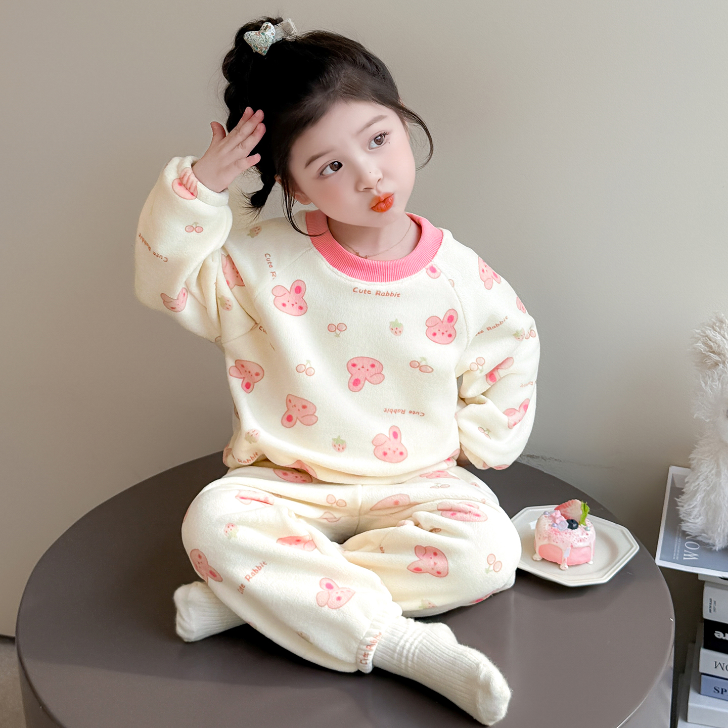 女童睡衣套装2025新款秋冬奥粒绒小童宝宝法兰绒保暖家居服珊瑚绒