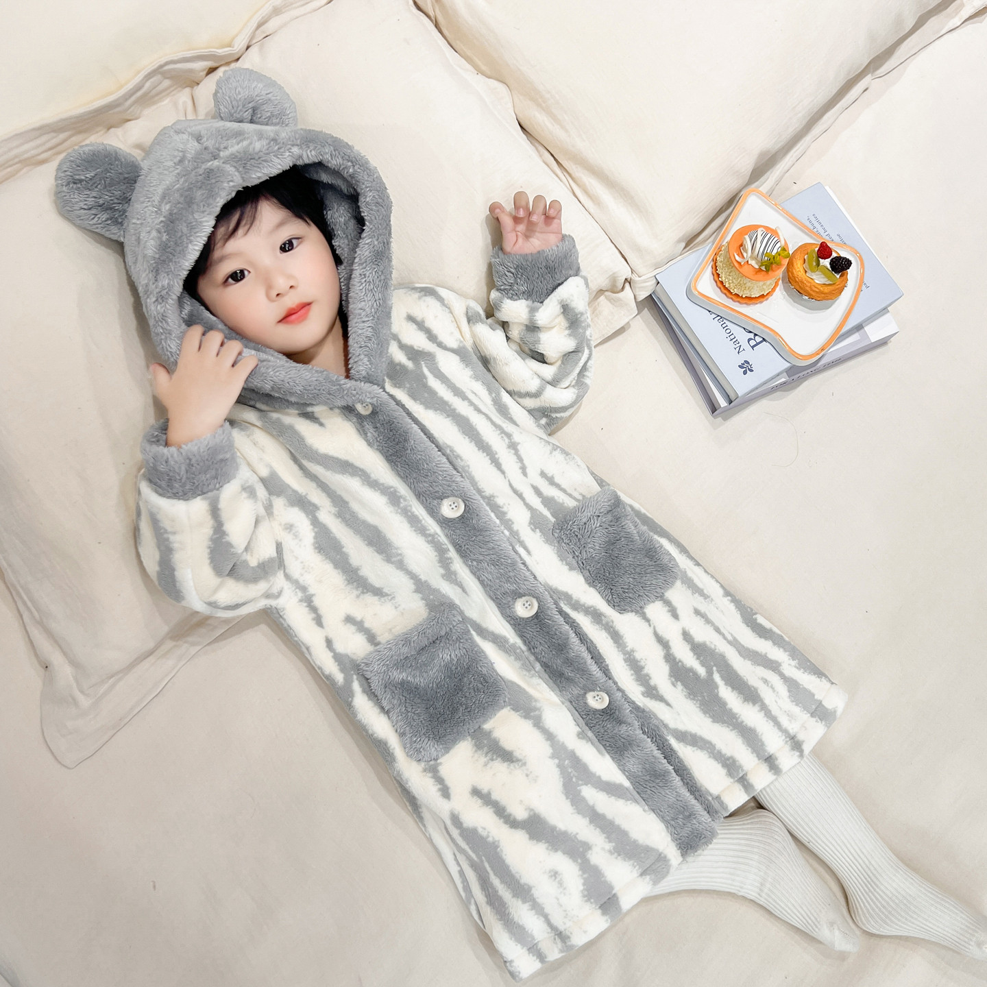 男童睡衣2025新款秋冬季珊瑚绒男宝宝连帽开衫保暖法兰绒斑马睡袍