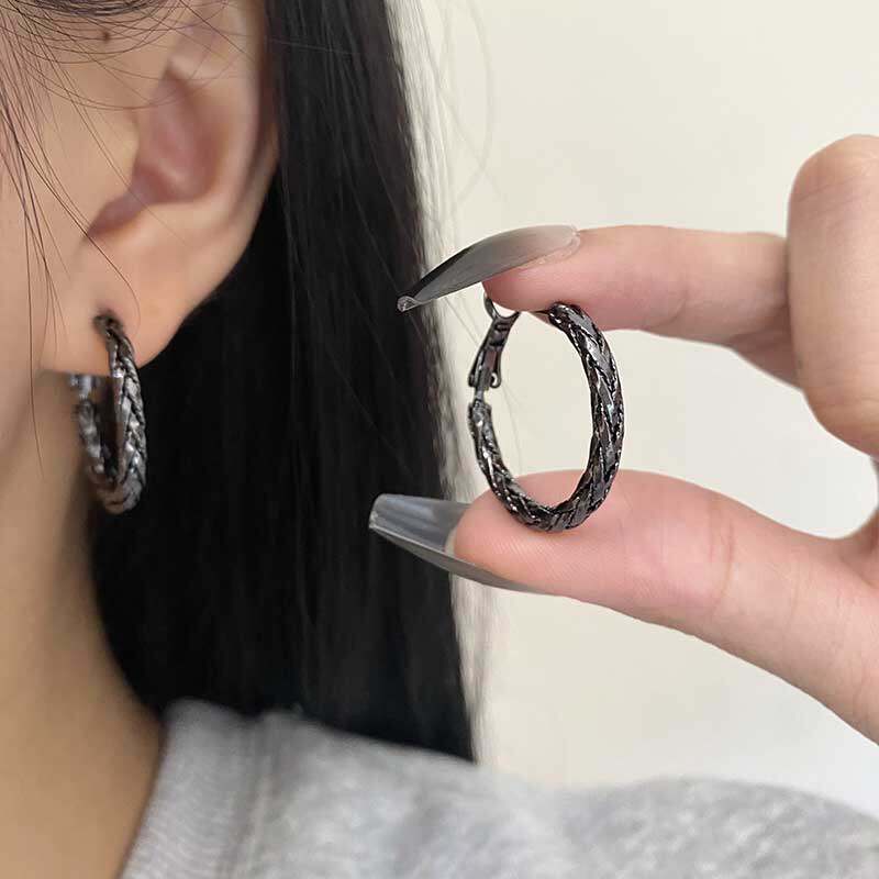 高级感黑色麻花编织圆圈耳环女时尚个性气质银针耳圈2024新款爆款