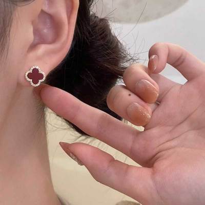 S925银针经典红色四叶草气质耳钉