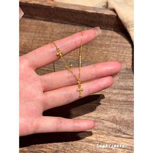 新中式古法金色十字架项链女款简约复古百搭鸢尾花锁骨链高级感秋