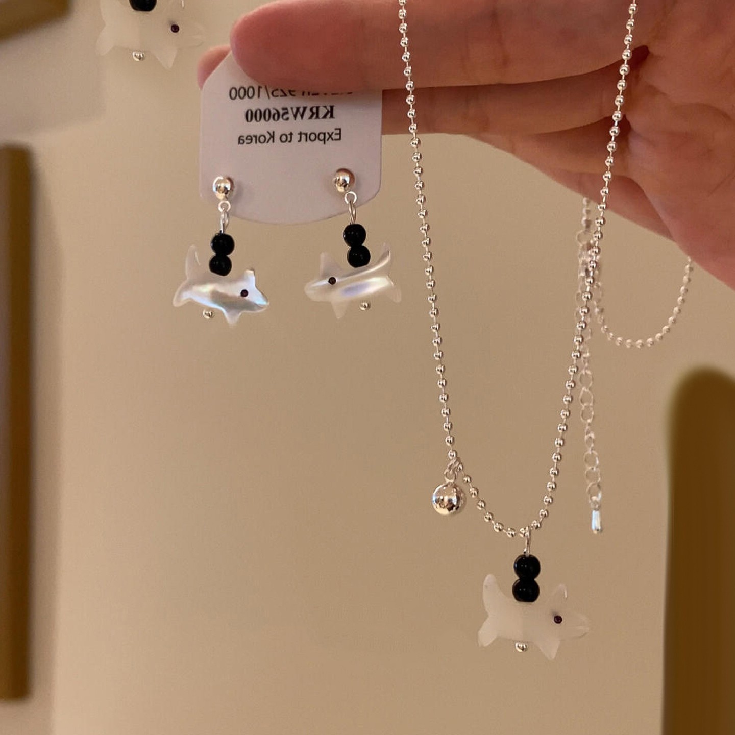 可爱修狗仿贝母黑串珠耳环女小众