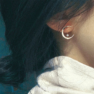 S925纯银月牙点钻耳钉精致清冷感气质个性耳饰小众百搭高级感耳环