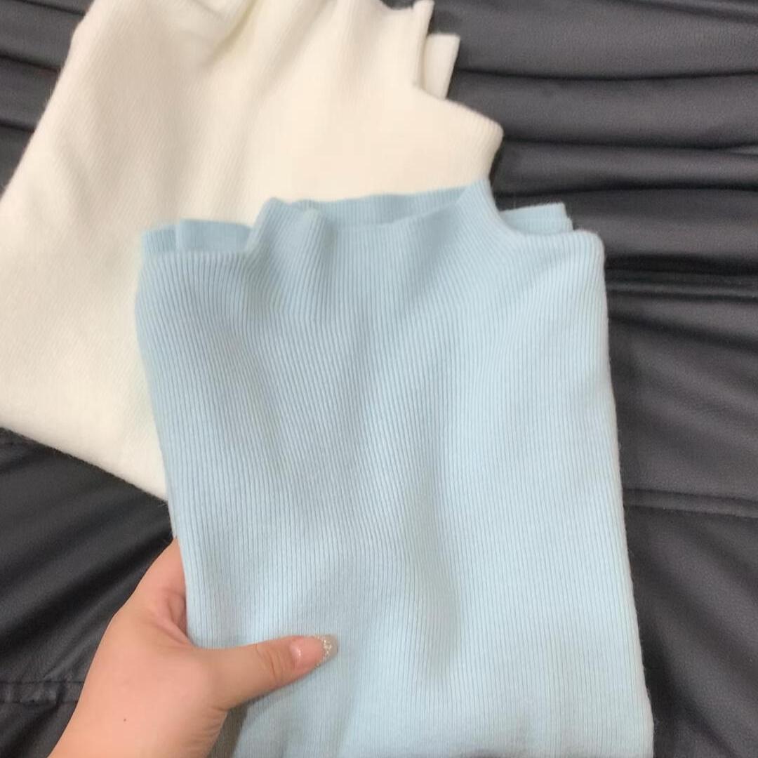 浅蓝色漂亮显白内搭打底衫