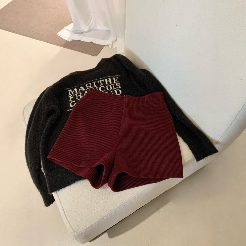 红色圣诞氛围感灯芯绒短裤配靴裤