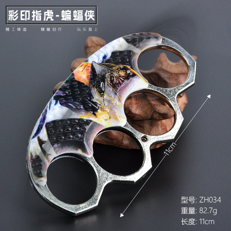 漫动漫游戏威彩印指虎蝙蝠侠户外道具学生玩具模型合金属工艺品