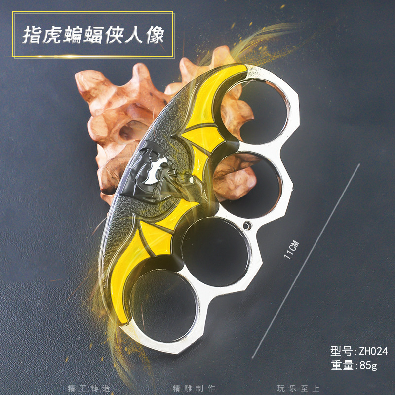 动漫游戏影视蝙蝠侠人像指虎户外道具学生玩具模型金属工艺摆设品