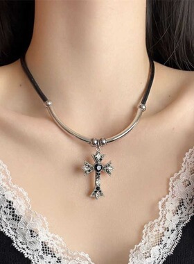 黑色拼接十字架款美式锁骨链