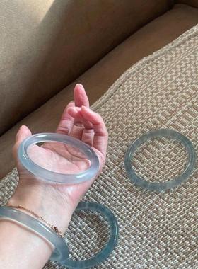 2026翡翠色高冰蓝色玉手镯石英岩玉冰种浅蓝水手镯水沫冰透圆条美