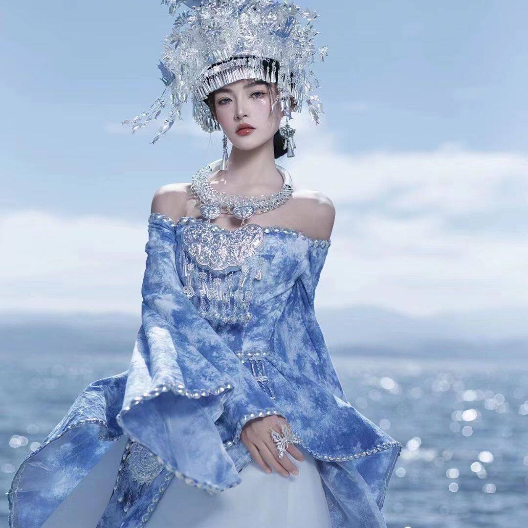 苗族套装女扎染蓝色苗疆公主服饰帽子项圈新款五月摄影大理旅拍