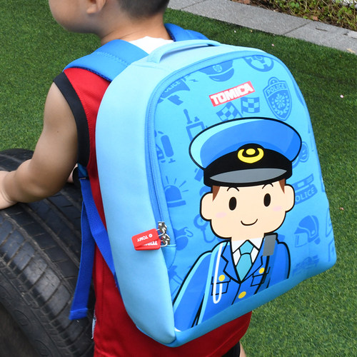 多美卡儿童书包防泼水大容量