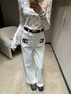 2026SS早春时尚撞色前C字母刺绣口袋宽松直筒腰带白色牛仔长裤女
