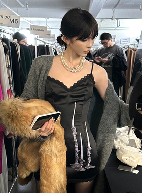 Common in 0120烛光晚餐 原创烛台印花缎面蕾丝拼接修身连衣裙女