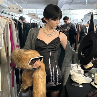 原创烛台印花缎面蕾丝拼接修身 0120烛光晚餐 连衣裙女 Common