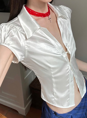 Common in 0120自如的风情 缎面光泽感泡泡袖收腰白色短袖衬衫女
