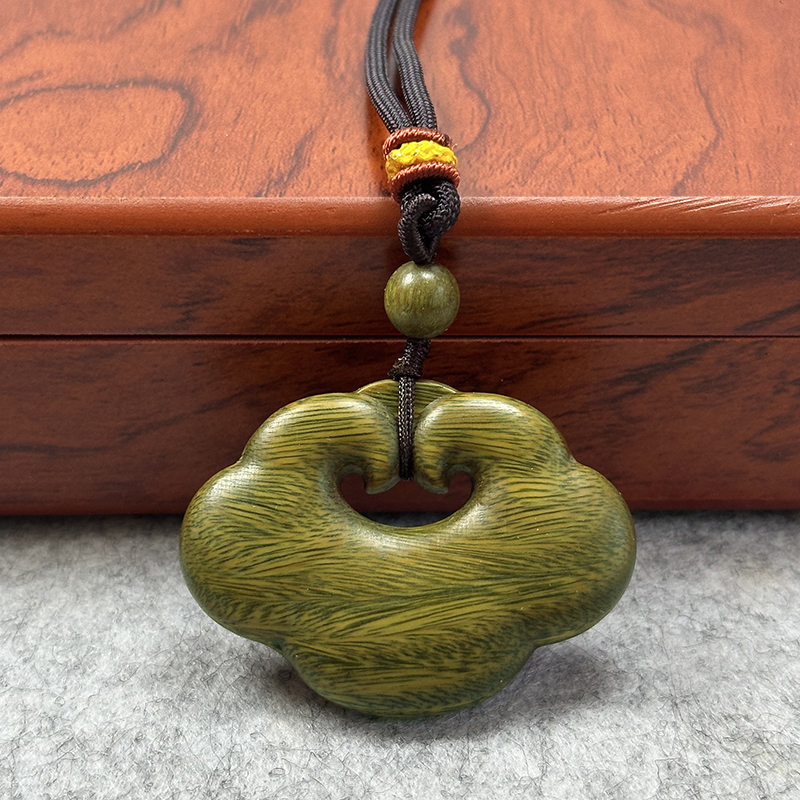 天然绿檀木实木雕刻双面镂空吊坠平安锁牌挂件随身绿色木质钥匙扣