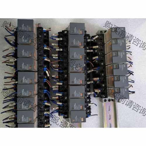 功能正常议价 施耐de中间继电器RXM2LB1BD 成色九成新，带底座，