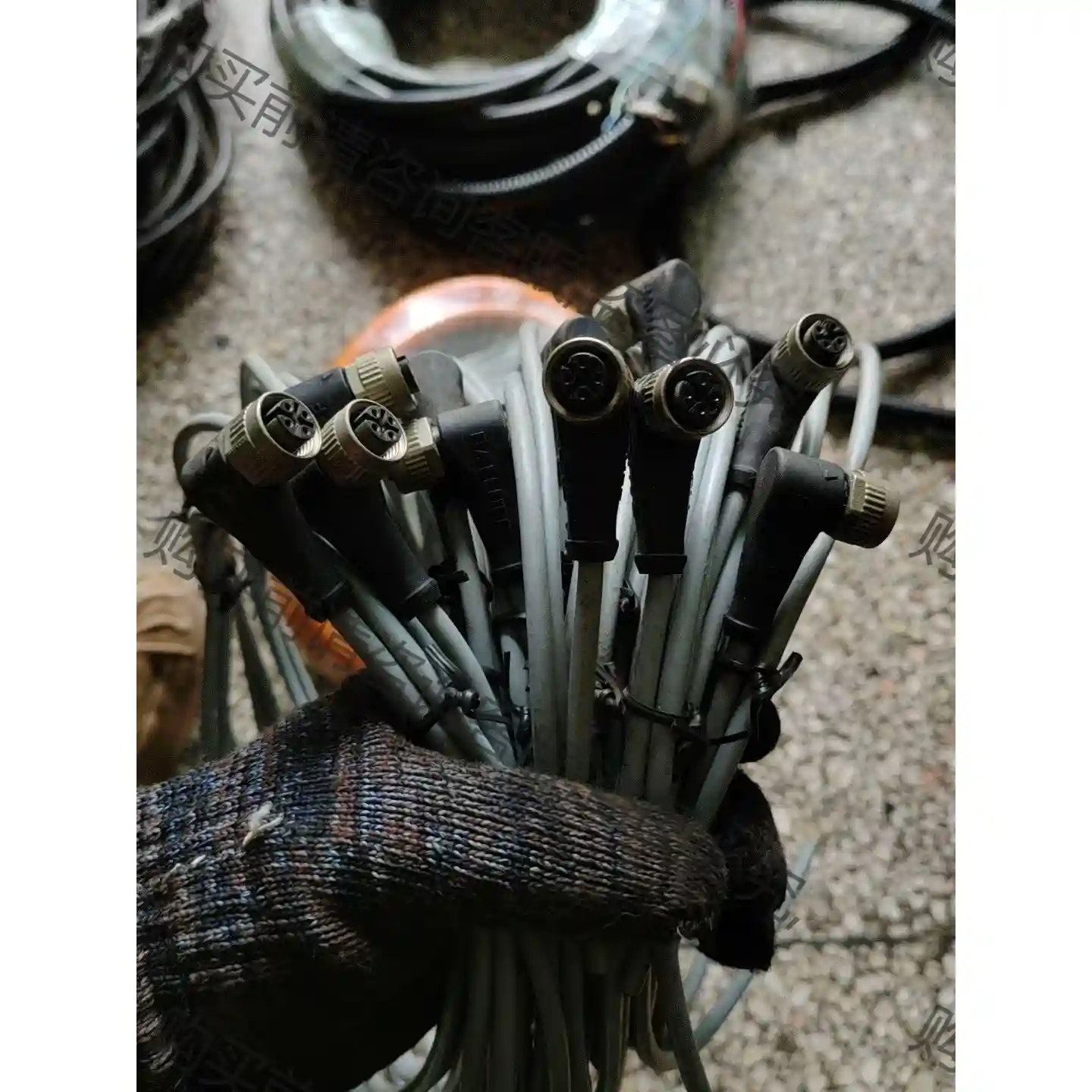 巴鲁夫全新原装正品2米弯头4芯链接线BCC036N B 先议价 拆机货包