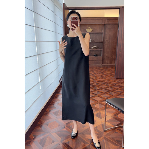 HERLAND她地 崔婶儿 黑虎鲨 静奢风真丝小黑裙女夏通勤直筒连衣裙