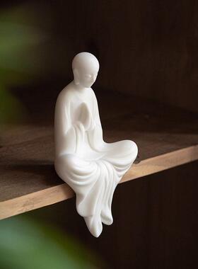 中式白瓷无相佛人物摆件家居客厅桌面陶瓷小僧和尚工艺品禅意摆设