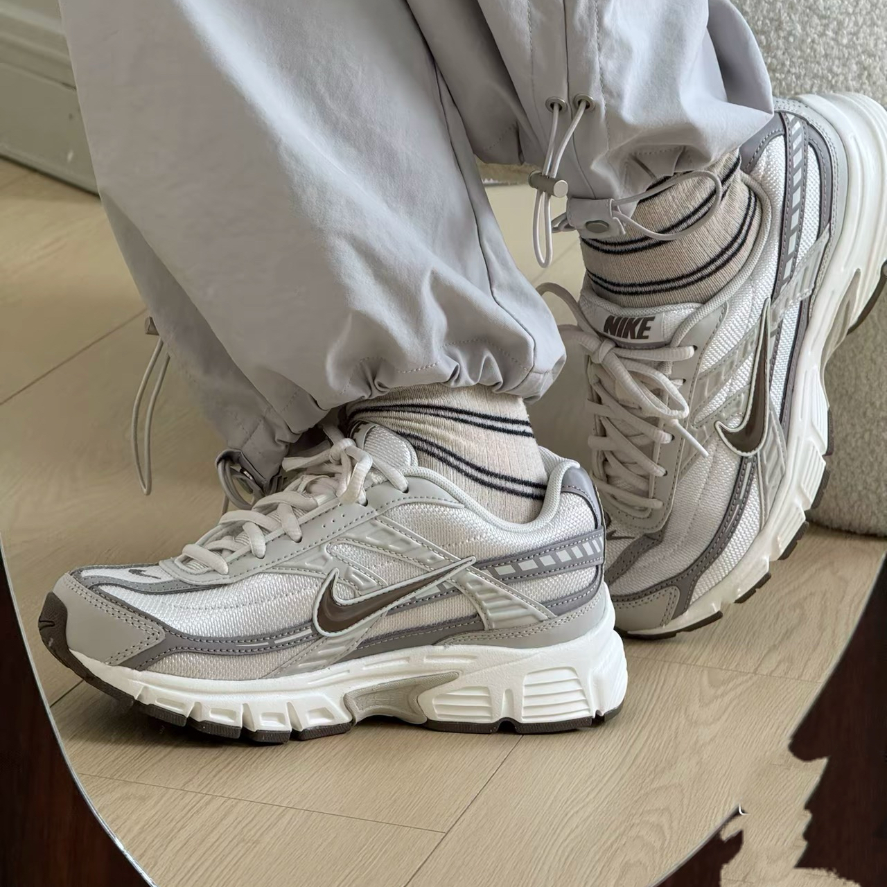 Nike Initiator 舒适防滑耐磨透气 低帮跑步鞋女款灰白IB4339-001