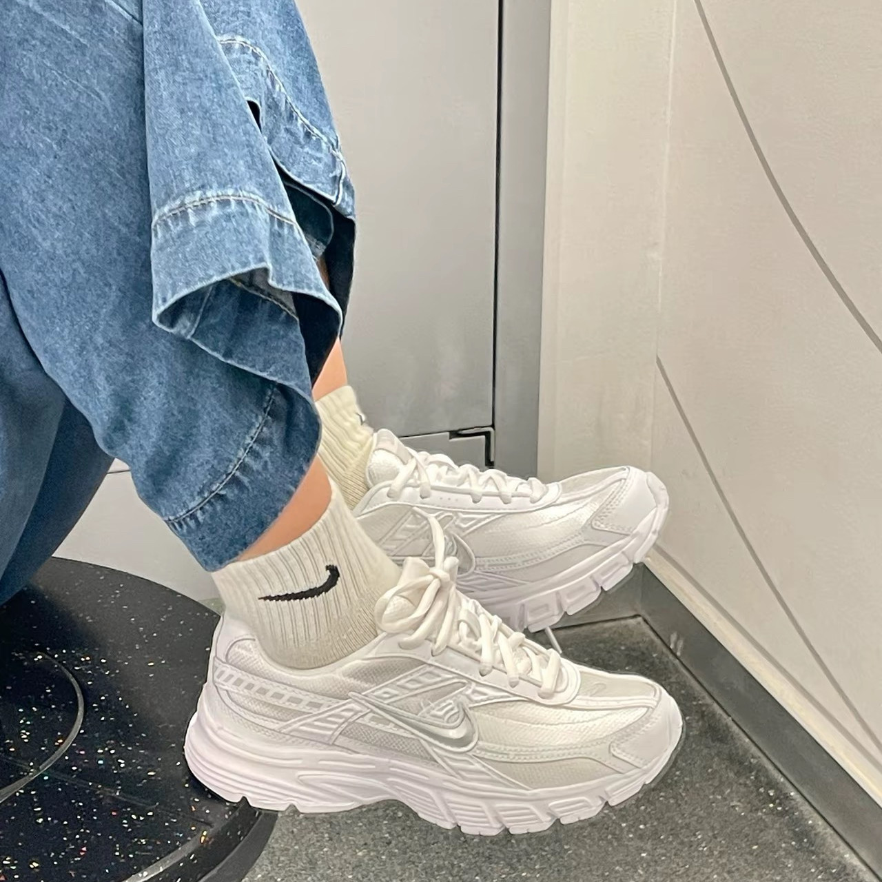 Nike Initiator 舒适百搭 低帮跑步鞋 女款 银色FZ9020-100