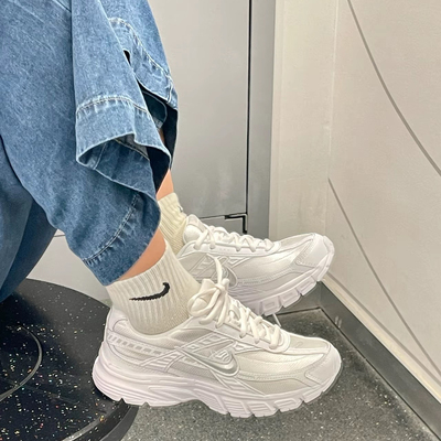 Nike Initiator 舒适百搭 低帮跑步鞋 女款 银色FZ9020-100
