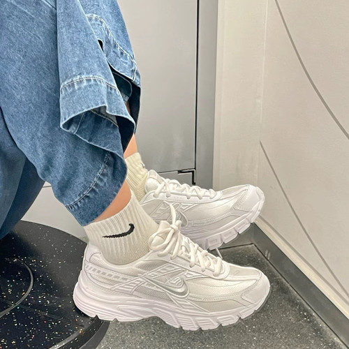 Nike Initiator 舒适百搭 低帮跑步鞋 女款 银色FZ9020-100