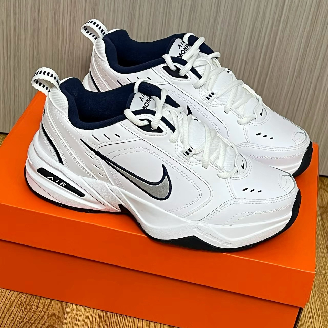 Nike/耐克 Air Monarch 4 男女低帮复古休闲运动跑步鞋415445-102