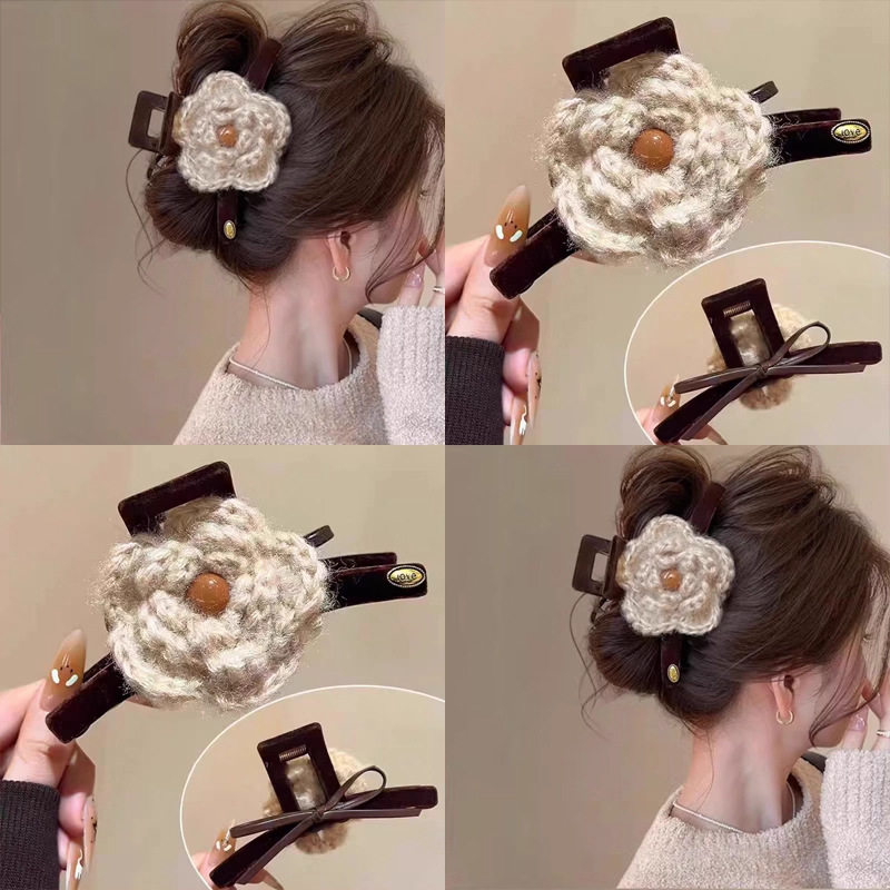 tktk秋冬针织毛线花朵抓夹女2025新款后脑勺盘发发夹感鲨鱼夹头饰