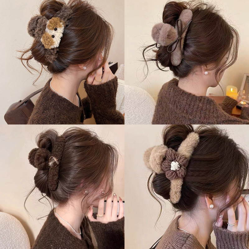 2025新款后脑勺爱心鲨鱼夹毛绒复古蝴蝶结抓夹头饰秋冬气质发夹女