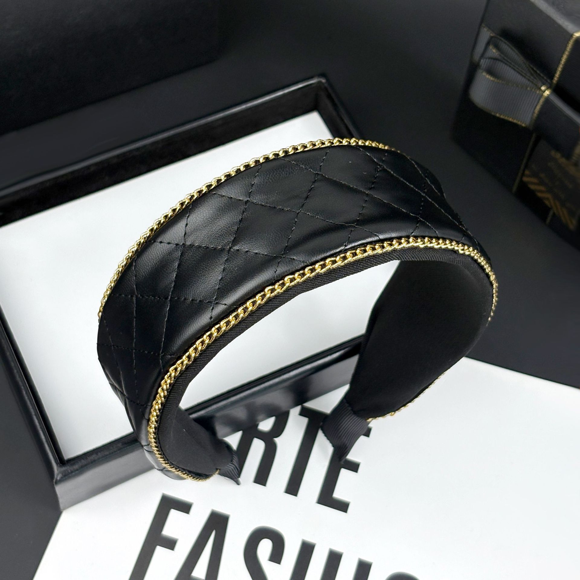 大方格压线PU皮发箍复古风金链舞曲真皮小香风双链发箍张雨绮同款