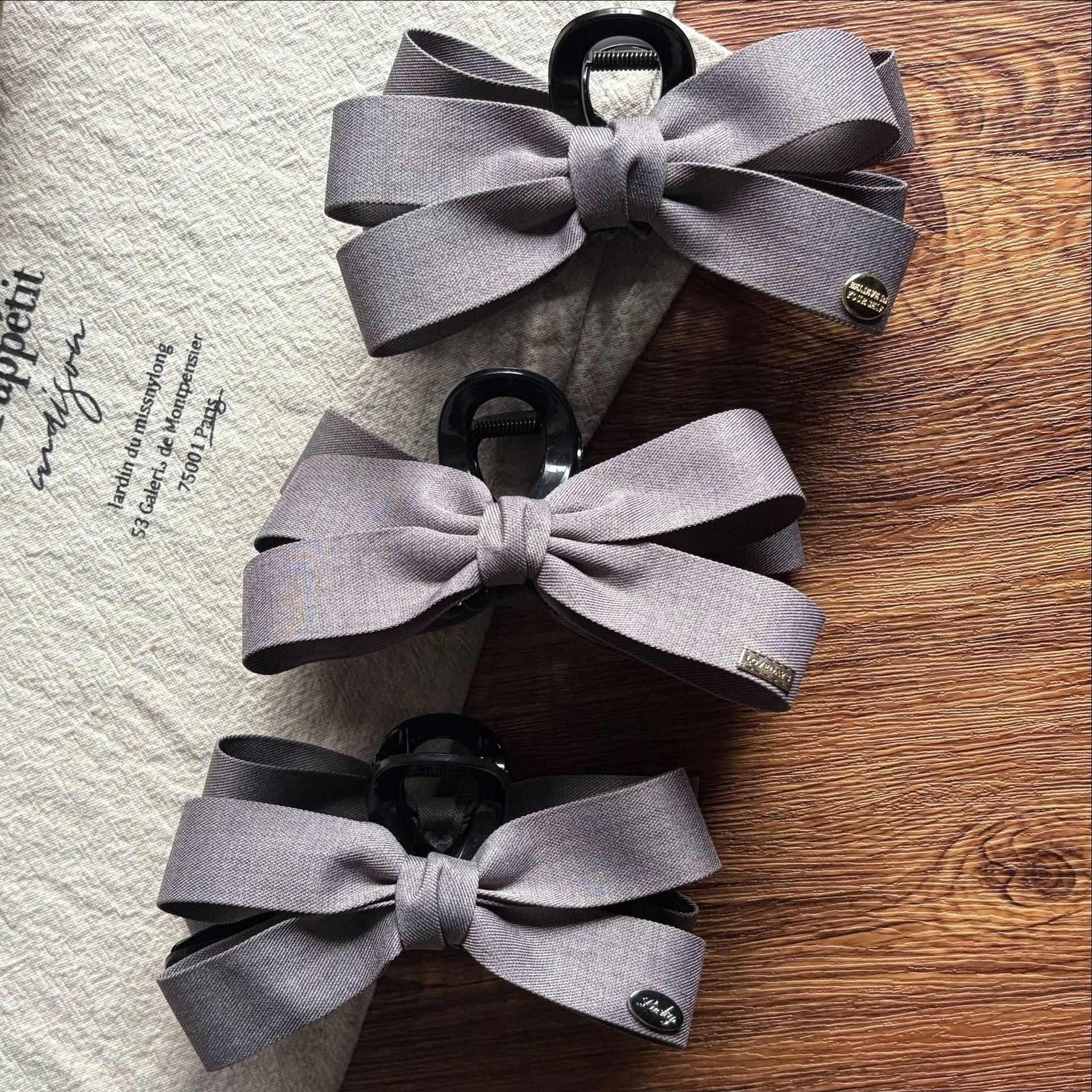 格雷系灰色金标蝴蝶结西装料抓夹女时尚通勤后脑勺鲨鱼夹发夹发卡