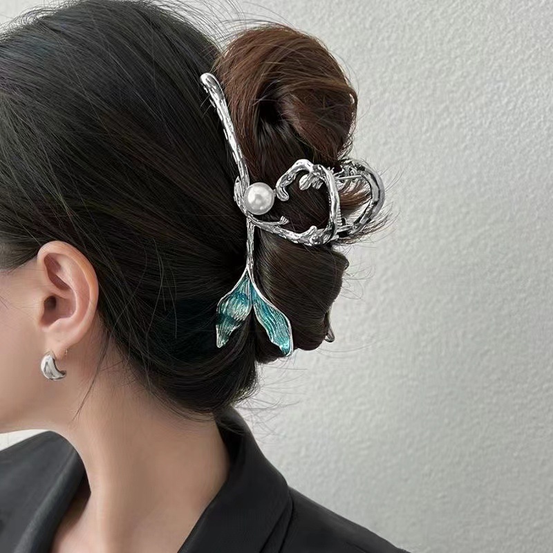 新款小众设计感金属抓夹大号深海蓝鱼尾抓夹后脑勺珍珠气质鲨鱼夹