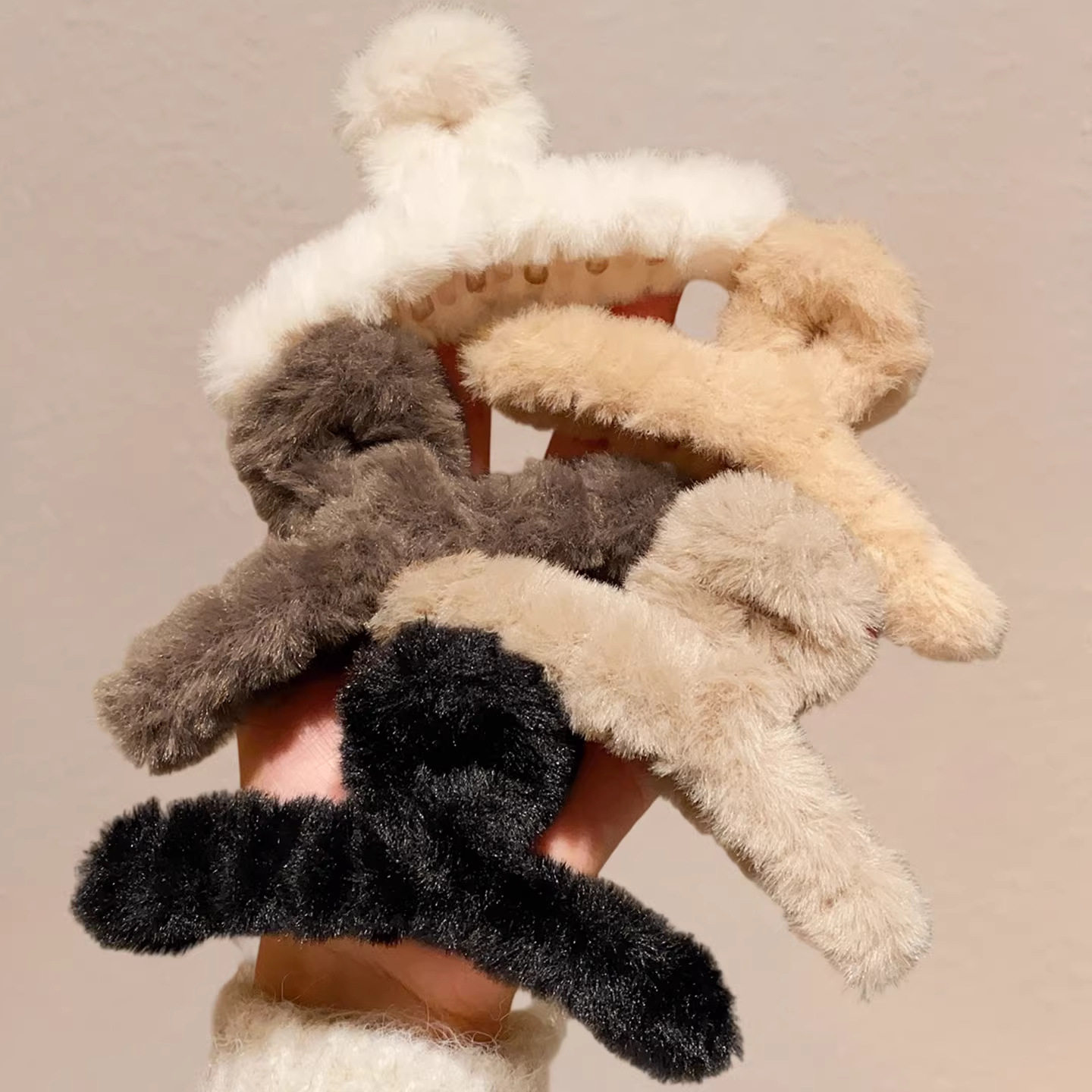 tktk秋冬毛绒大号抓夹女2025新款发卡后脑勺头发夹子头饰感鲨鱼夹