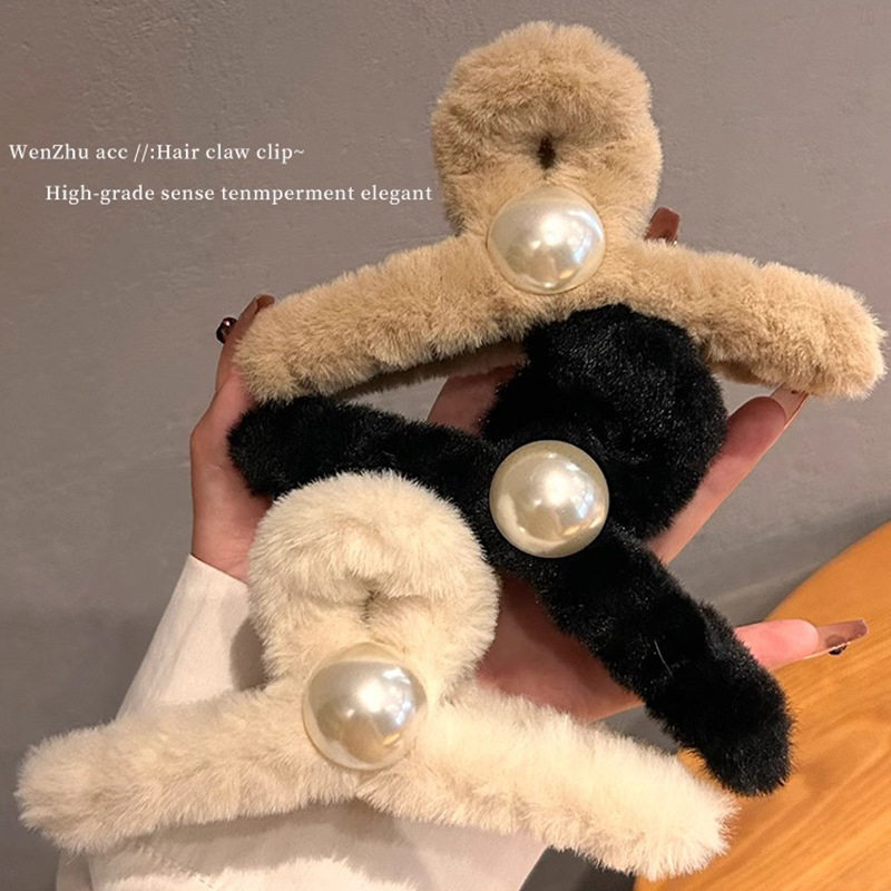 tktk跨境13cm后脑勺盘发鲨鱼夹毛绒抓夹女感毛毛夹子头饰珍珠发夹