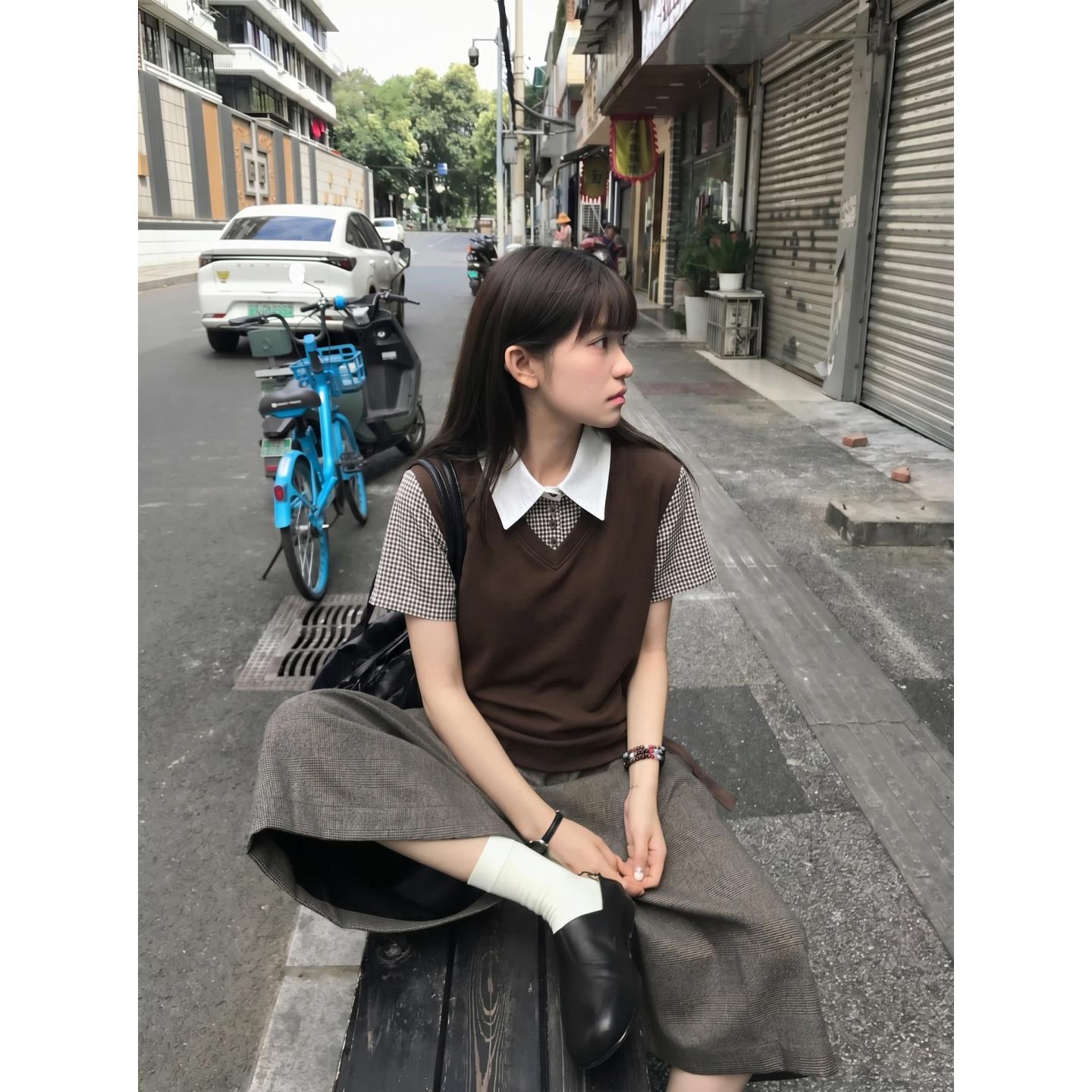 格子假两件V领背心拼接正
