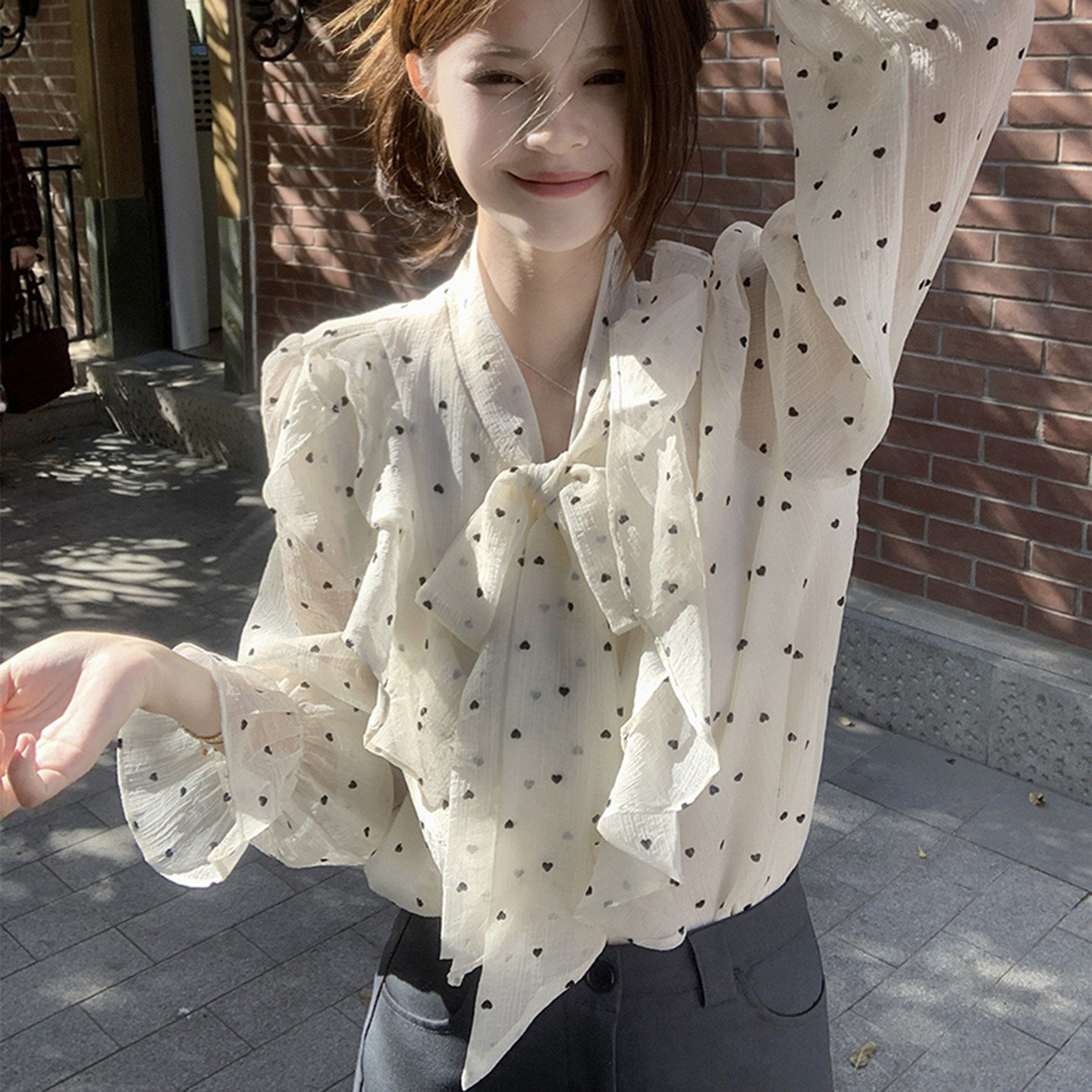 荷叶边波点衬衫女2026春季新款韩系蝴蝶结细带衬衣春夏高级感上衣