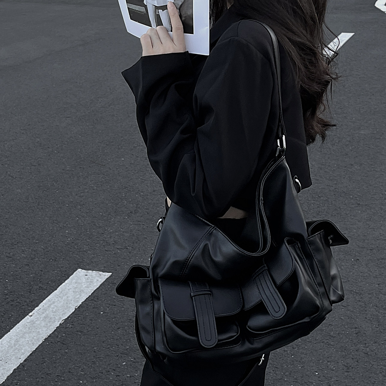 新款单肩斜挎两用大包高级设计感