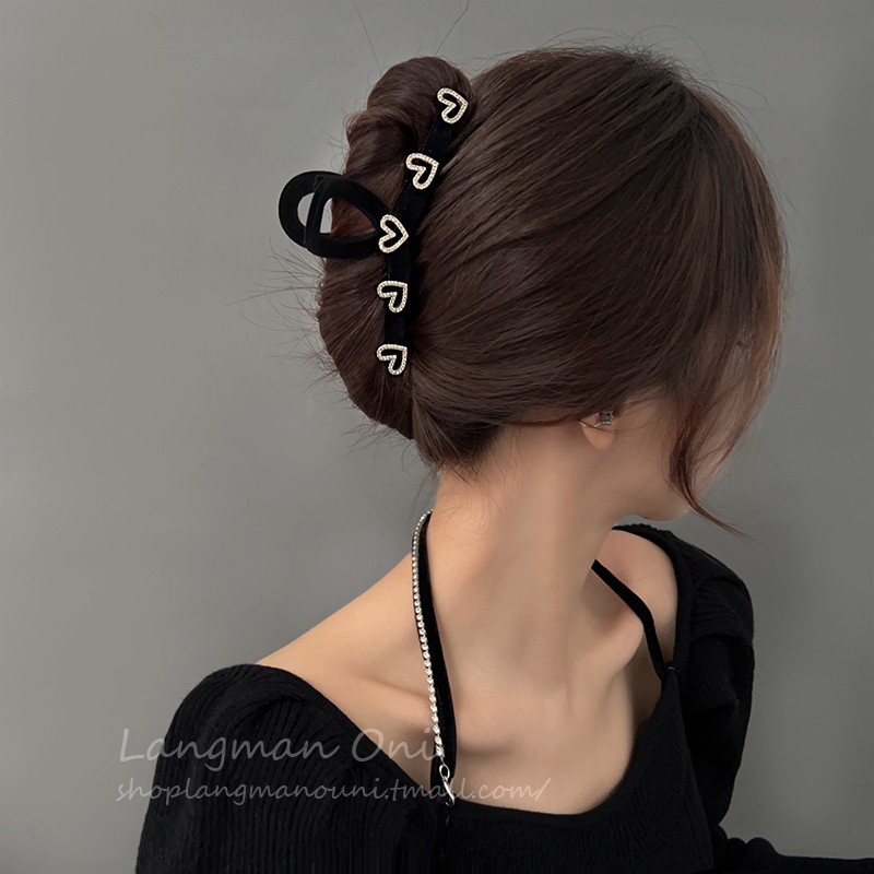 爱心水钻高级感植绒鲨鱼夹