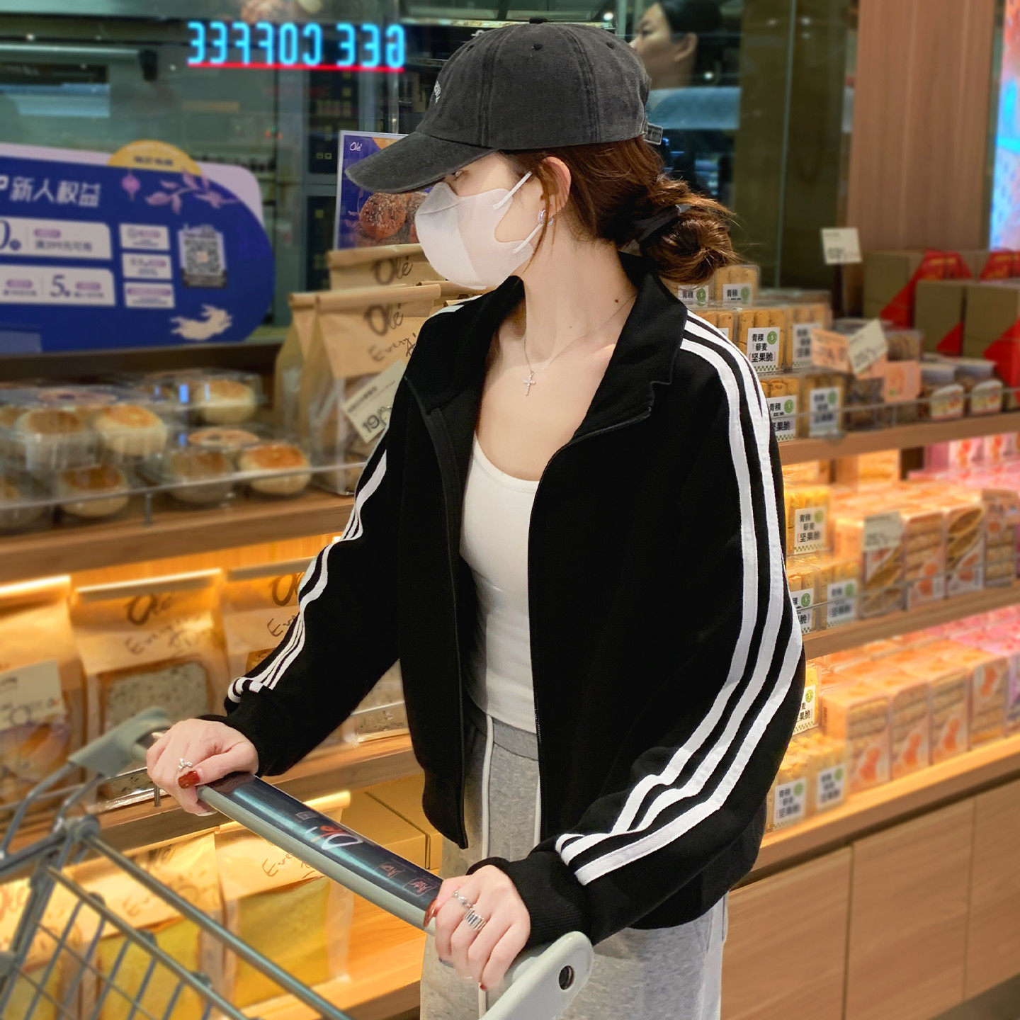 黑色美式短款外套女早秋季小个子立领正肩三条杠运动拉链卫衣上衣