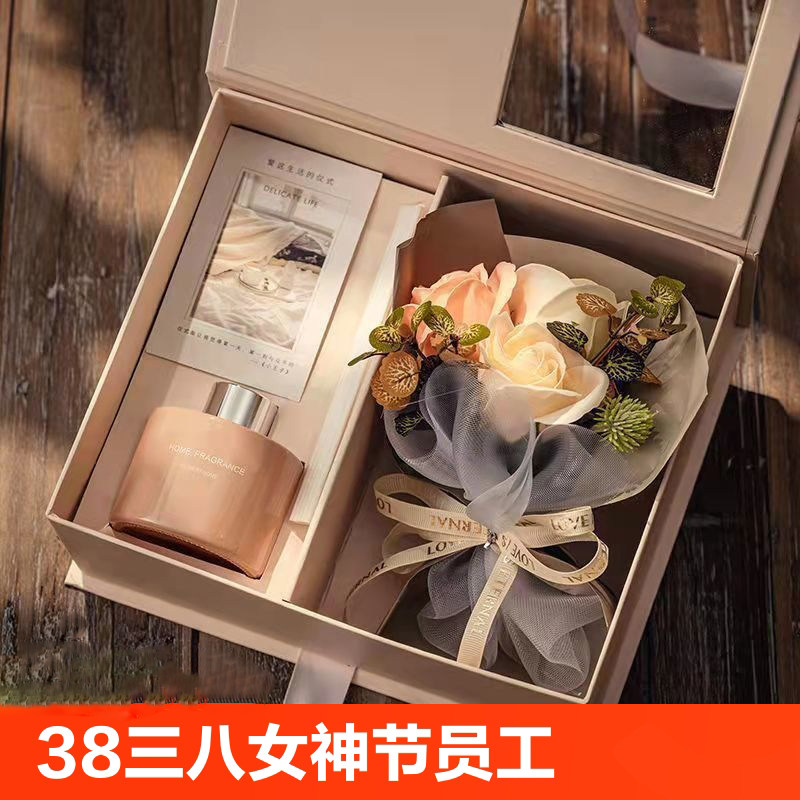 母亲节生日礼物送妈妈老师实用伴手礼康乃馨花礼盒38教师节香薰