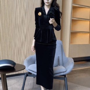 秋冬款新款女时尚丝绒长袖套装洋气显瘦小衫妈妈春秋半身裙两件套