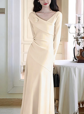 出席重要场合的裙子2026新款春秋法式连衣裙特别漂亮掐腰小裙子潮