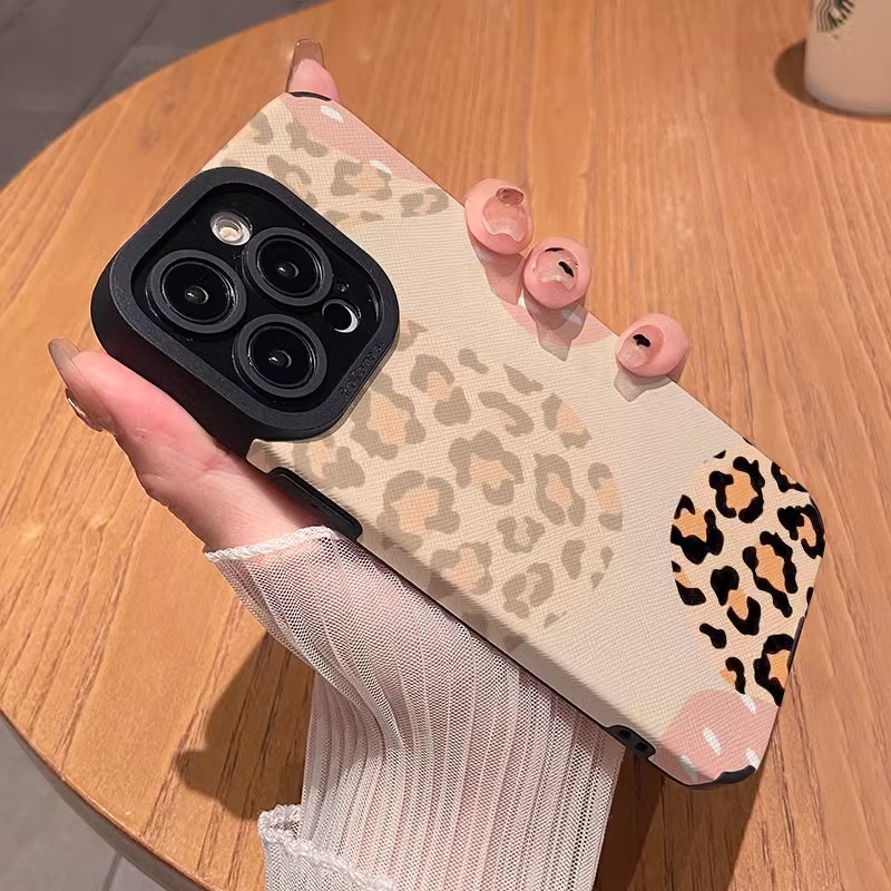 适用苹果16promax小羊皮手机壳