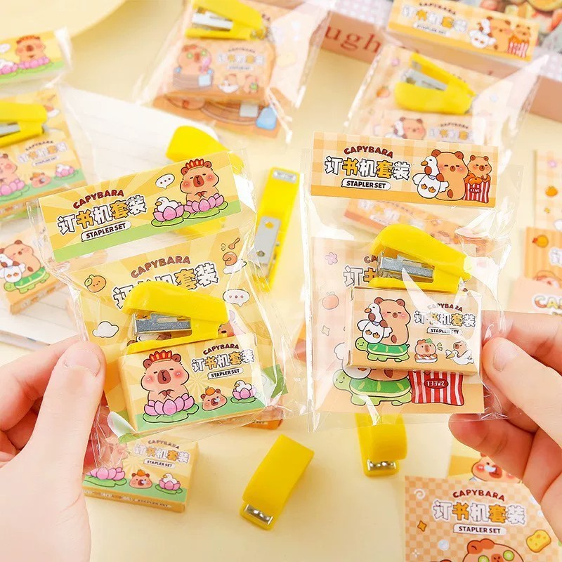 卡皮巴拉订书机可爱卡通迷你订书机套装学生办公便携式订书器文具
