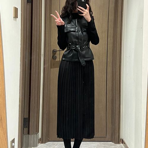 实拍大码胖MM秋季新款女装时尚显瘦皮马甲半高领压折长裙套装
