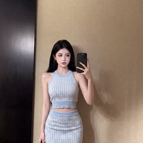 实拍 纯欲风轻熟御姐针织套装女格子开衫挖肩背心包臀短裙三件套